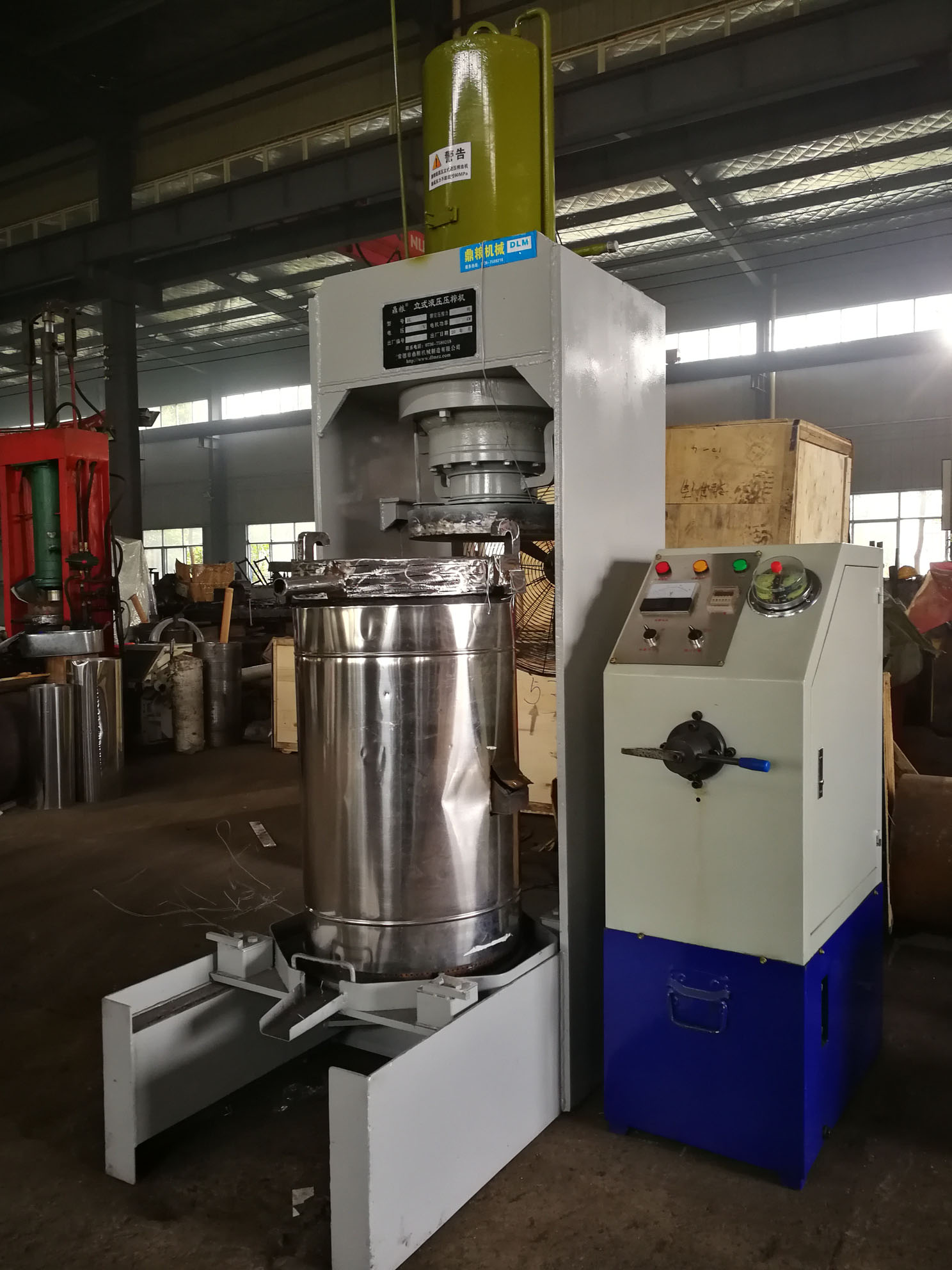 不銹鋼超高壓立式液壓壓榨機，果汁壓榨機，果渣壓榨機，藥材壓榨，油渣處理，白土壓榨